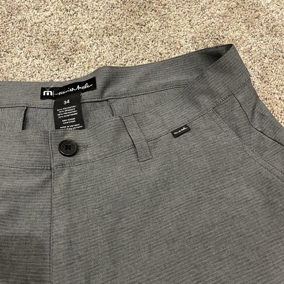 Travis Mathew Stretch Golf Shorts Mens Sz 34 Dark Charcoal Gray Pinstriped - Picture 2 of 8